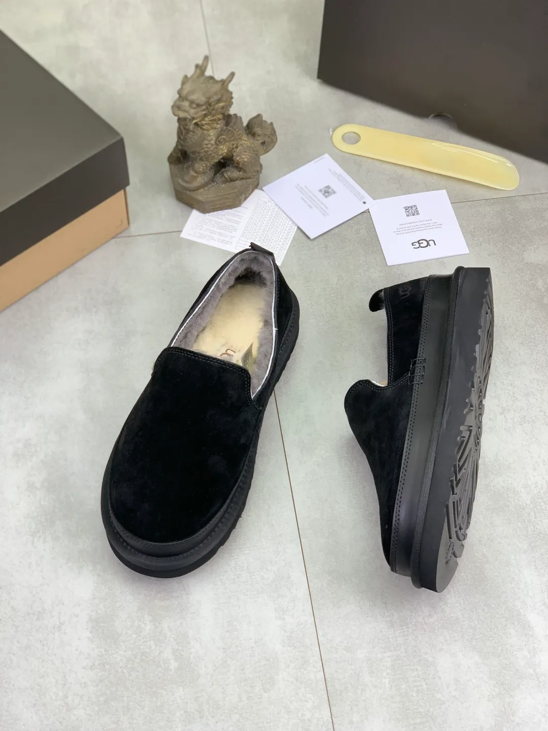 Men's shoes 💰P480 [New model] low-cut popular style 💰 versatile casual wool shoes 🆘 "Real Wool" [UGG] 👉 Popular men's shoes official website synchronization 🔰Quality [proud] is not comparable to the imitations in the general market 🌀The upper is imported Italian frosted cowhide, and the lining: foot pads 🅰️grade 🐑real wool👻Only Grade A can show the effect It feels smooth and delicate 🔱The shoe shape is grand, only the factory can do it 🎄The perfect toughness of the original outsole 👻⬛️ allows customers to say goodbye to one-time consumption. It is made of real wool and is super warm. 3⃣️colors available Size male: 39-45